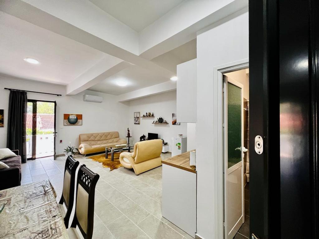 Kristian Apartments Berat Buitenkant foto